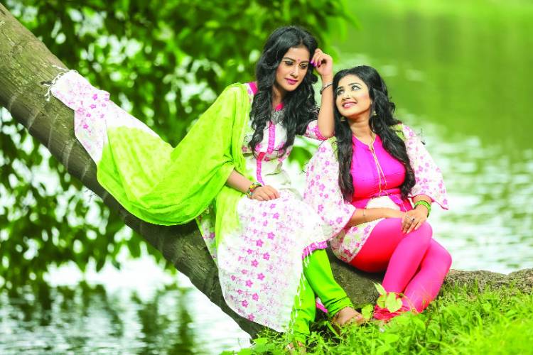 বর্ষায় কেমন পোশাক