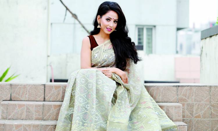 জামদানির শাড়ি ও পোশাক