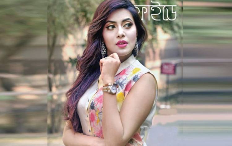 গরমের সলিউশন হালকা সাজ