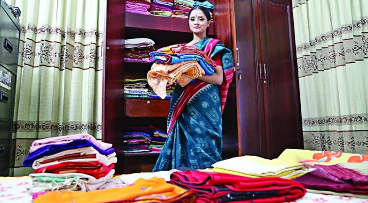 আলমারি কথন